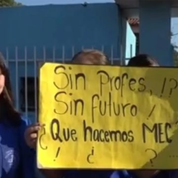 ALUMNOS Protesta en Luque: Padres Pagan Profesores