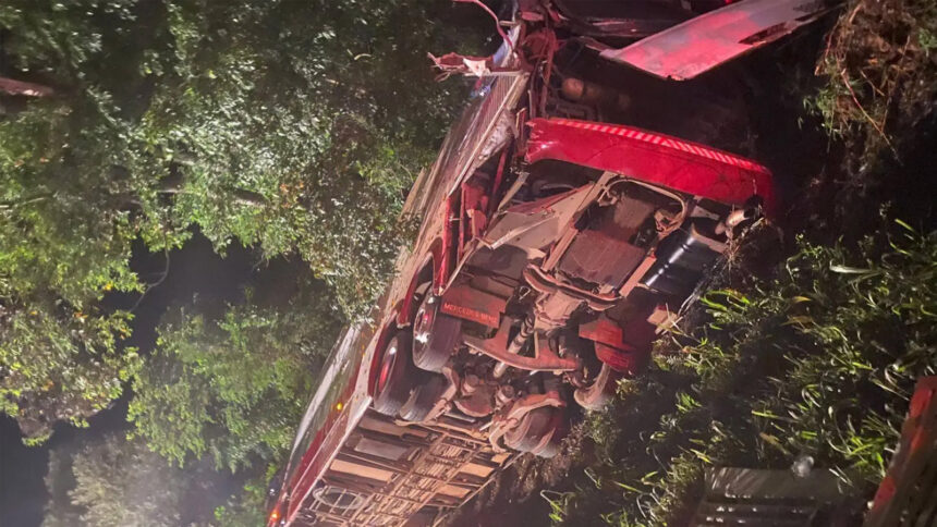 Bus escolar de Paraguay sufre vuelco en Brasil
