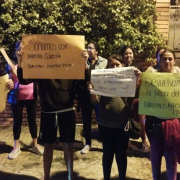 Padres y alumnos protestan por estafa escolar