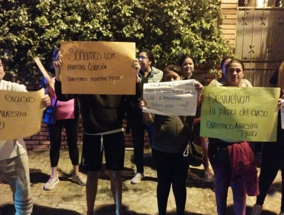 Padres y alumnos protestan por estafa escolar