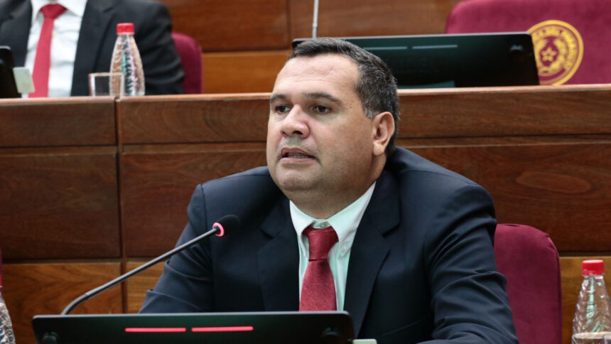 uuuuuuu Senadores defienden alza salarial en medio de críticas
