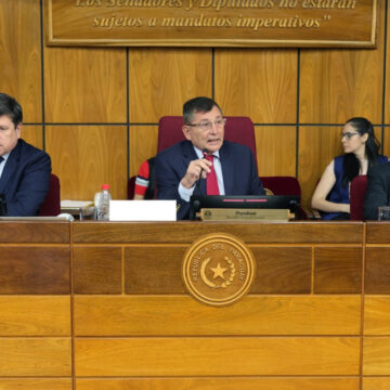 Santiago Peña promulga Ley Mipyme impulsada por el senador Pettengill