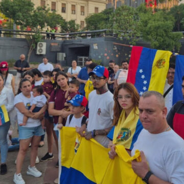 Venezolanos en Paraguay exigen salida de Maduro