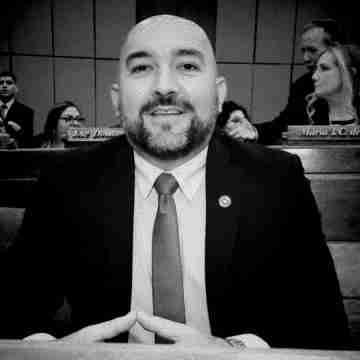 Honor Colorado mantiene presión por salida de Arévalo