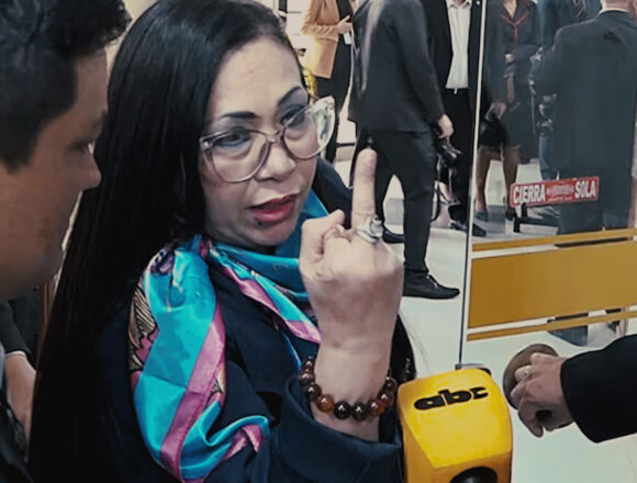 Yami Nal Senadora pide a periodistas lo que la ley no exige