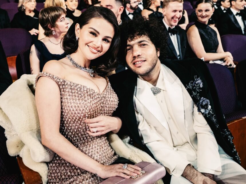 Selena Gomez y Benny Blanco estrenan ‘Sunset Blvd’ con moda y sensualidad