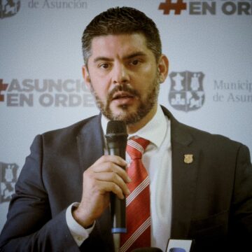 Nenecho Nenecho lanza dardos y minimiza a rivales