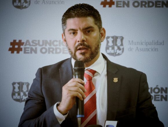 Nenecho Nenecho lanza dardos y minimiza a rivales