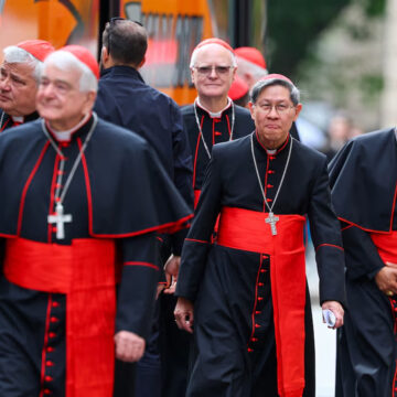 conclave Cardenales llegan al Vaticano para Cónclave