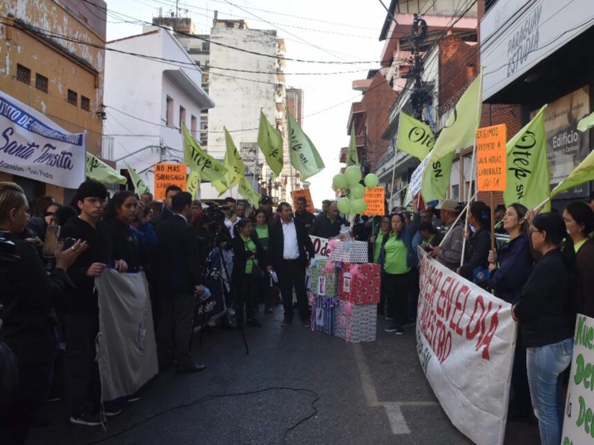 docentes Docentes protestan contra anulación de examen