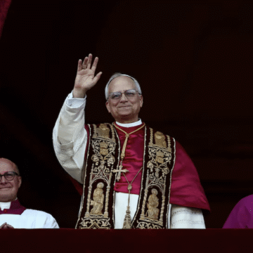 León XIV emociona al Vaticano