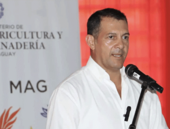 Denuncian a ministro Giménez por desvío millonario