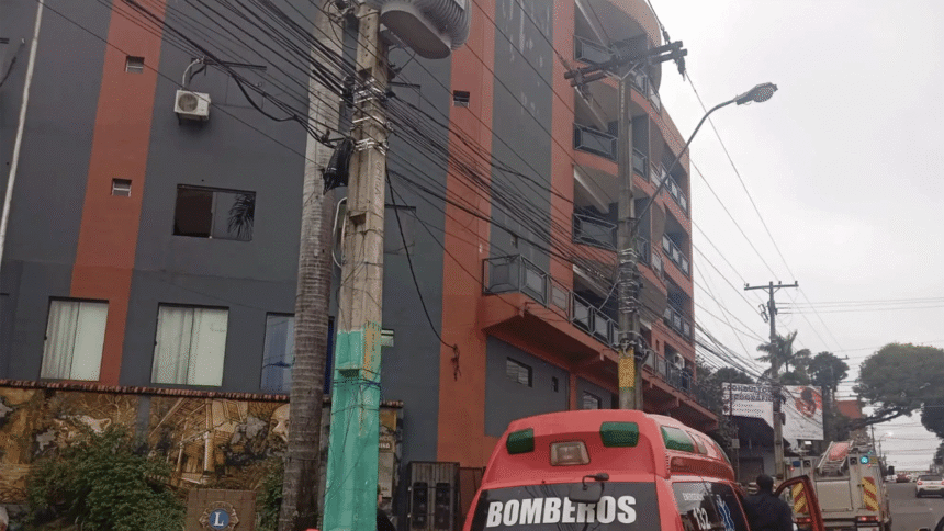 Rescatan a niña sola en apartamento