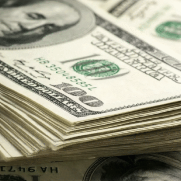 Dólar baja y guaraní se fortalece