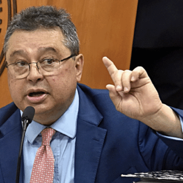 ejecutivo Ejecutivo propone a Gustavo Leite embajador