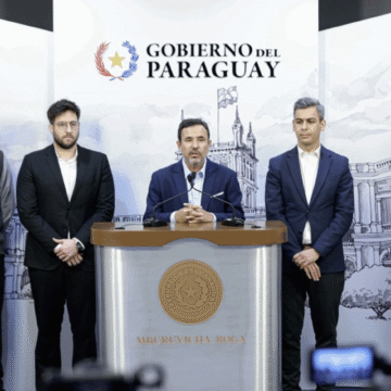 Fracasa diálogo tripartito y paro sigue firme