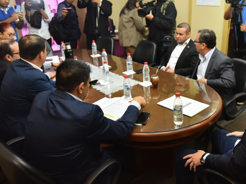 Comisión recomienda destituir a Miguel Prieto