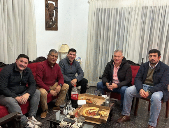 Concejal disidente apoya pacto cartista