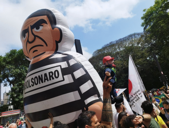 Supremo brasileño confirma condena Bolsonaro